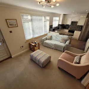 The Mumbles - Bungalow - 2 Bedrooms - Pet Friendly Swansea